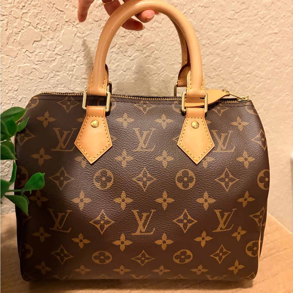 Louis Vuitton Speedy 25 Monogram - Picture 12 of 14